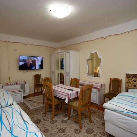 Amalia Apartman Gyula Exterior photo