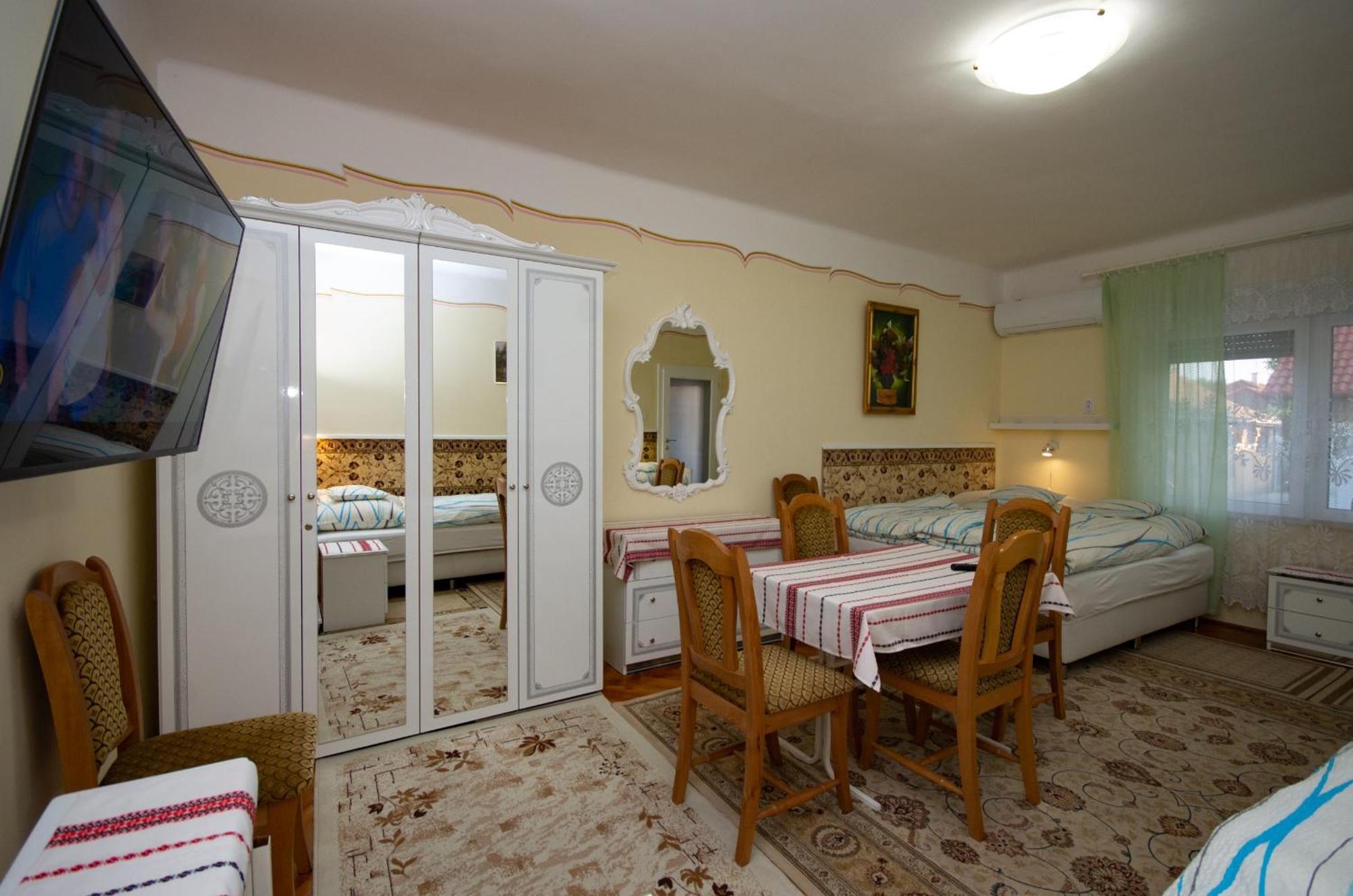 Amalia Apartman Gyula Exterior photo