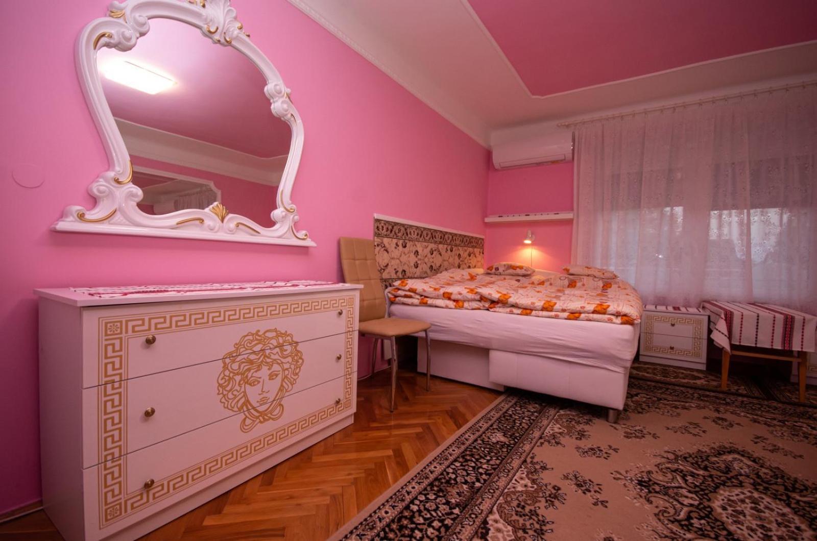 Amalia Apartman Gyula Exterior photo
