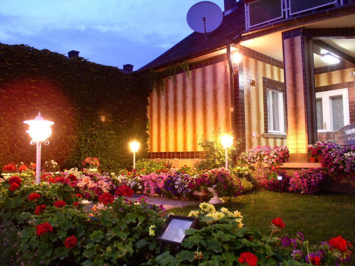 Amalia Apartman Gyula Exterior photo