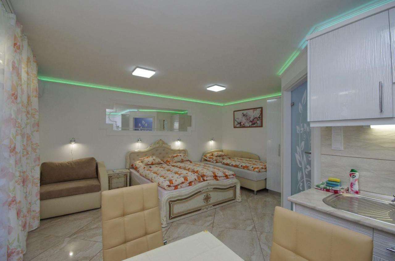 Amalia Apartman Gyula Exterior photo