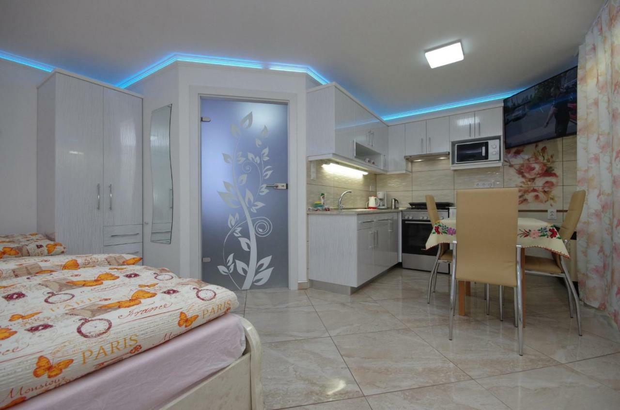 Amalia Apartman Gyula Exterior photo